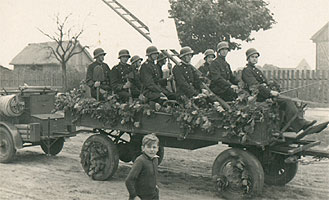 Festumzug 1955: Arnold Raack, Paul Raack, Heinz Huckewitz, Edurad Machel, Paul Schlanke und Heinz Ehrenberg