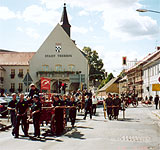 vor dem Rathaus